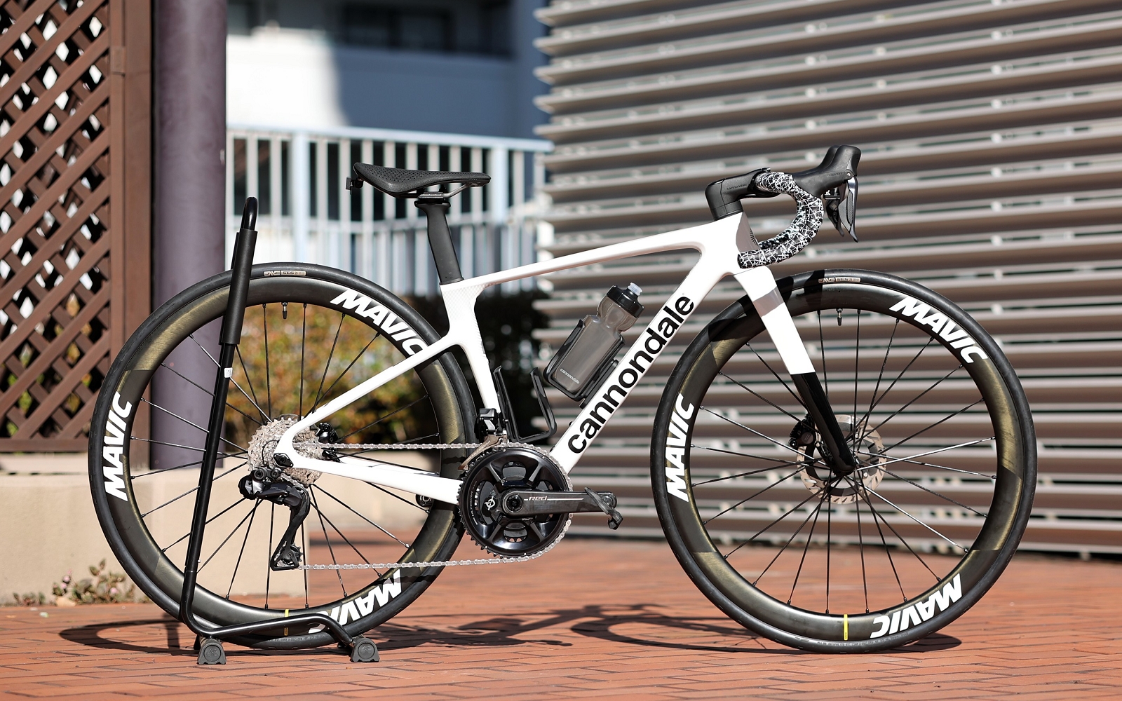 値下げ　オールカーボン自転車 会社の存在価値を示すような作品 東レカーボンマジック×HPCJCは